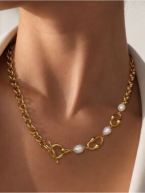 Pearl Toggle Link Women's Necklace
